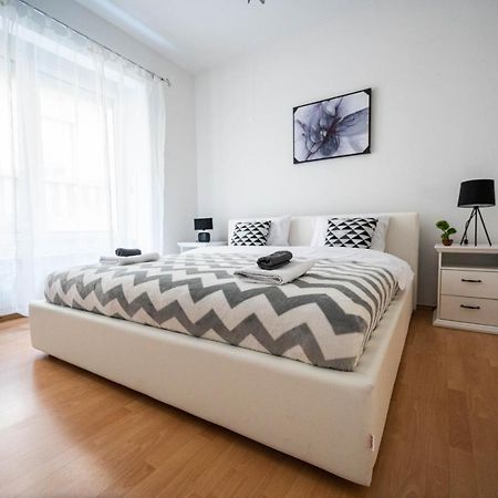 Bright And Modern 1Bdr Apartment In The Center Сараево Экстерьер фото