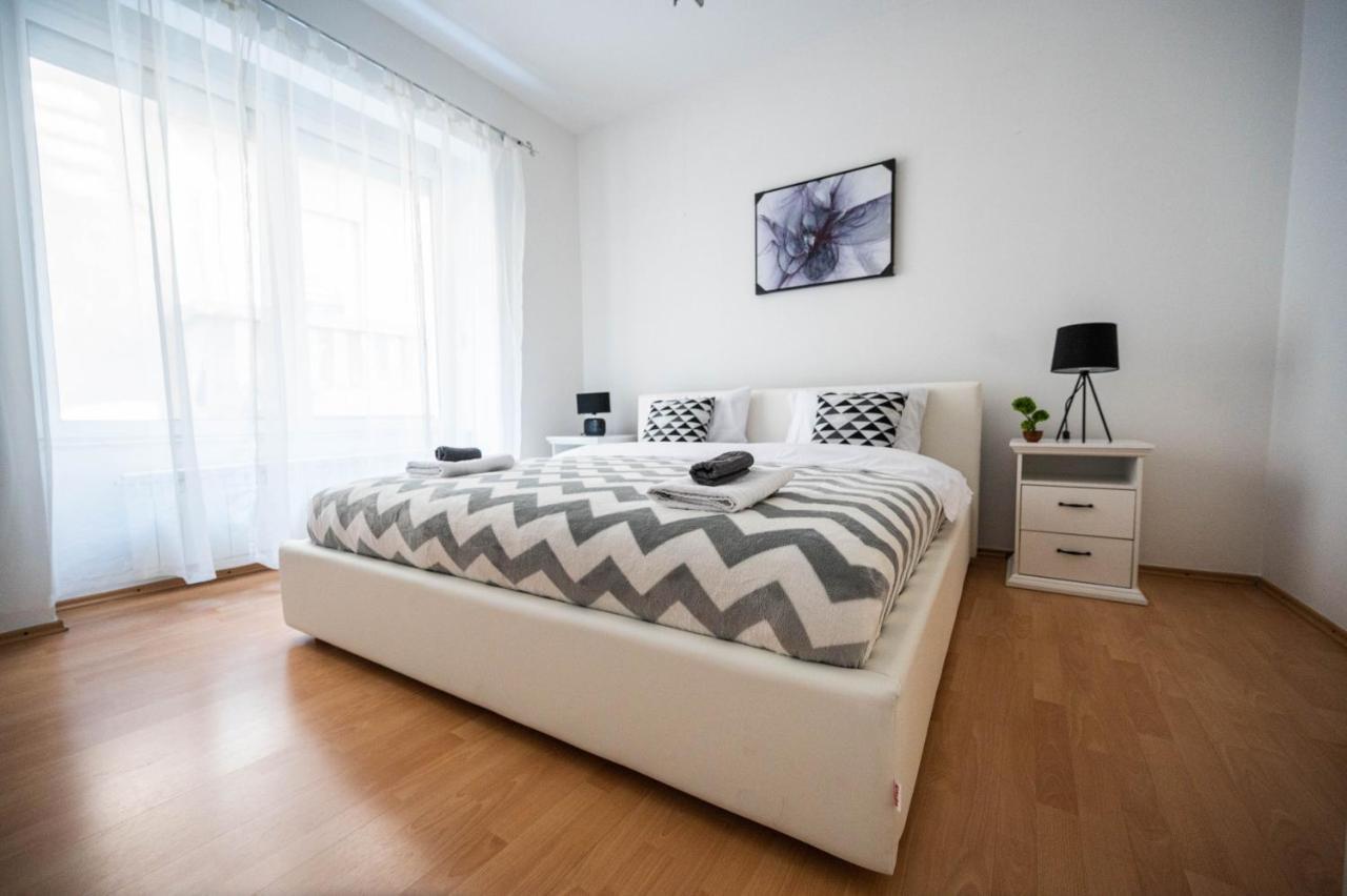Bright And Modern 1Bdr Apartment In The Center Сараево Экстерьер фото