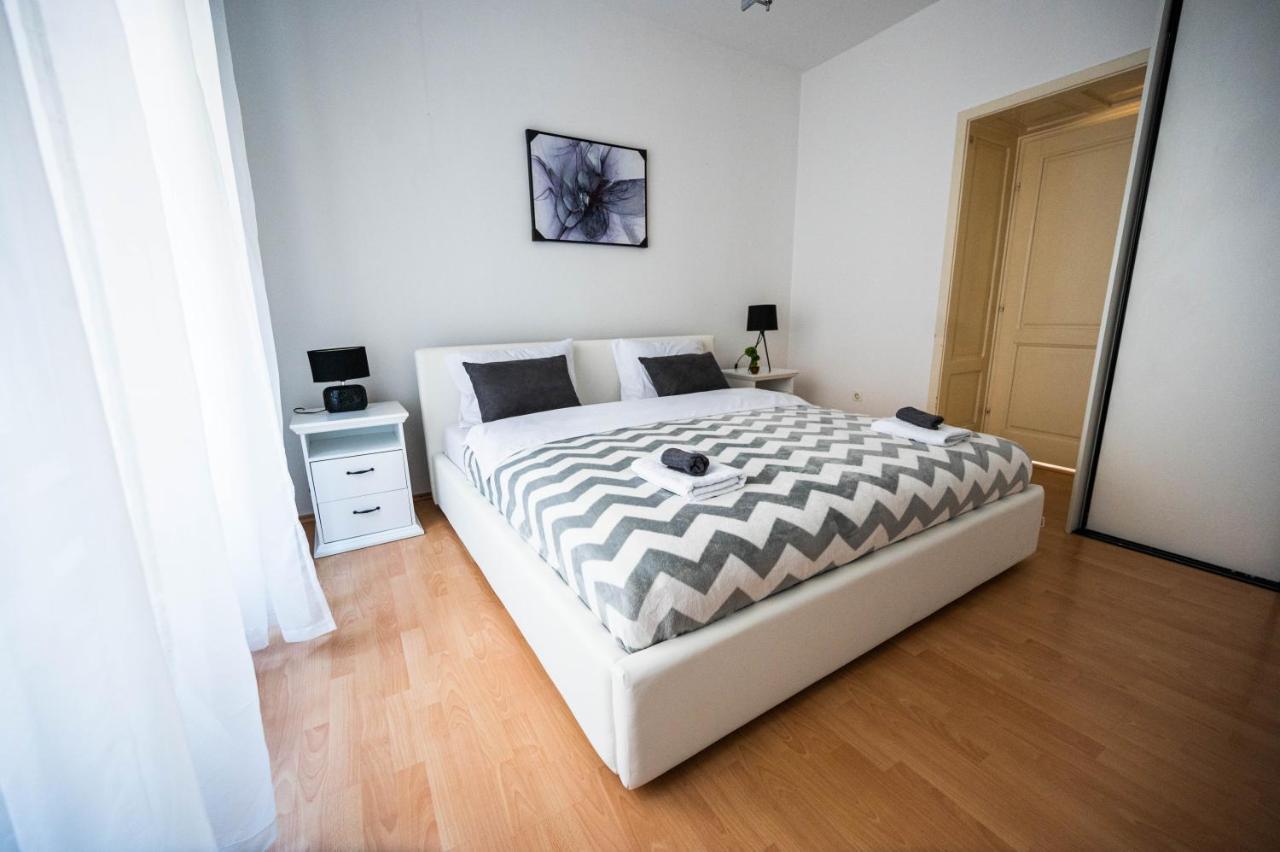 Bright And Modern 1Bdr Apartment In The Center Сараево Экстерьер фото